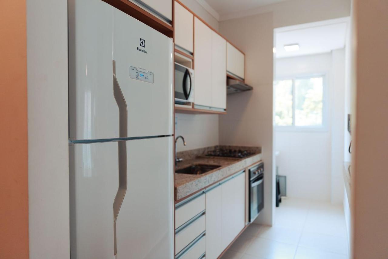 Apto Grande - No 3º Andar Com Ar E Wi-fi Proximo Ao Mar! *