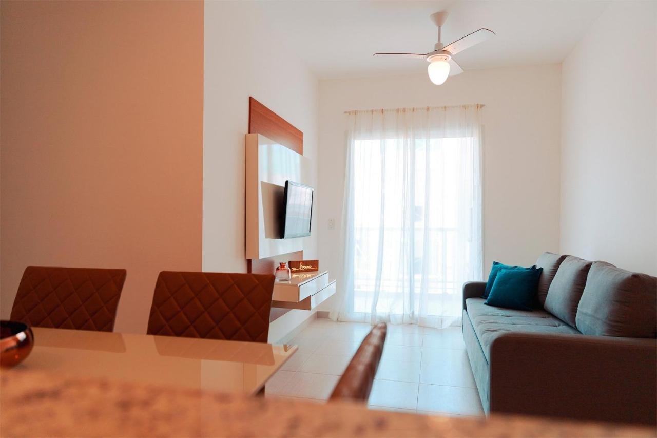 Apto Grande - No 3º Andar Com Ar E Wi-fi Proximo Ao Mar! *