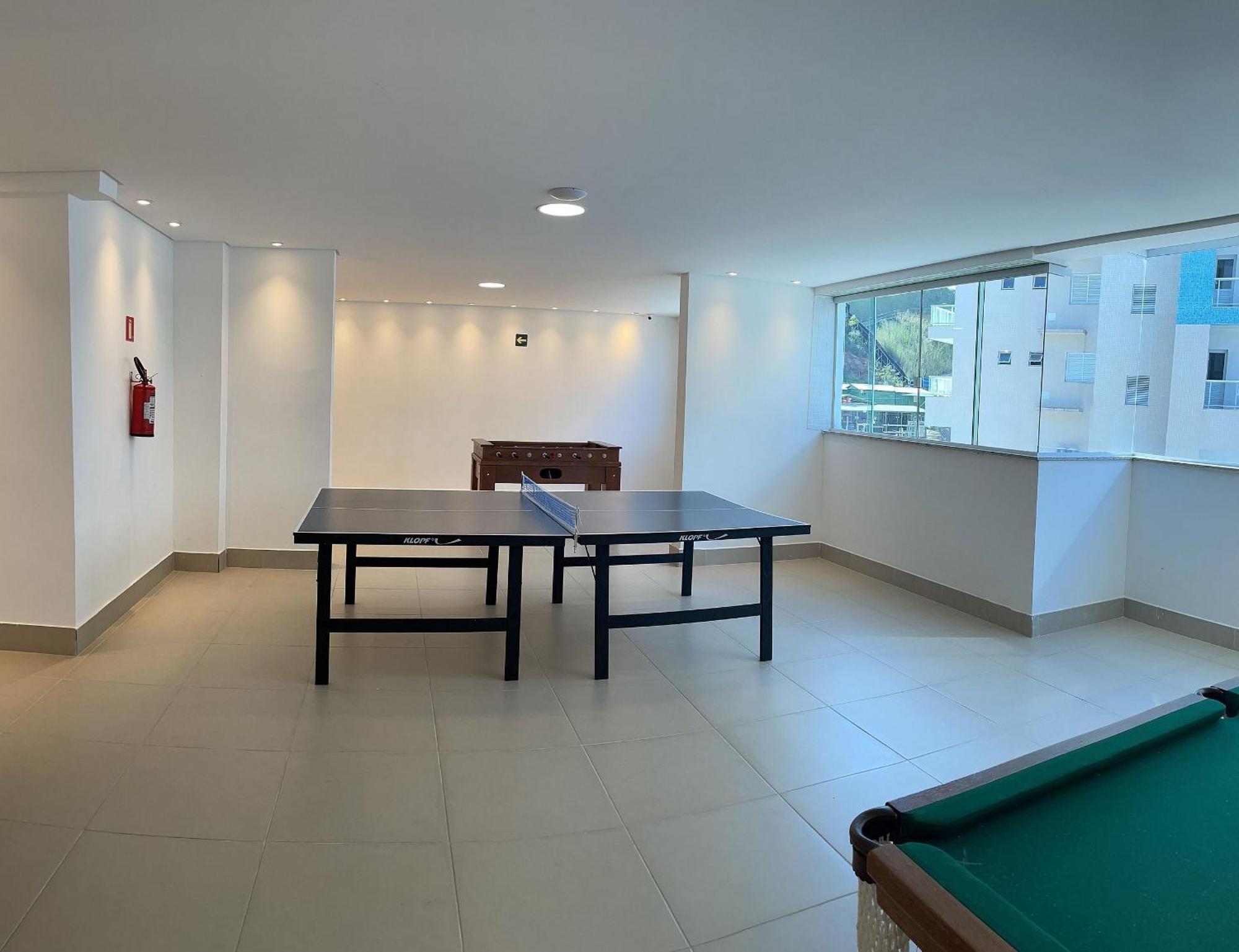 Apto Grande - No 3º Andar Com Ar E Wi-fi Proximo Ao Mar! *